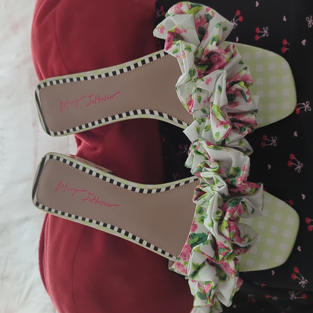 Betsey Johnson Pink Floral Slides/Slippers Size 10 - Picture 2 of 12